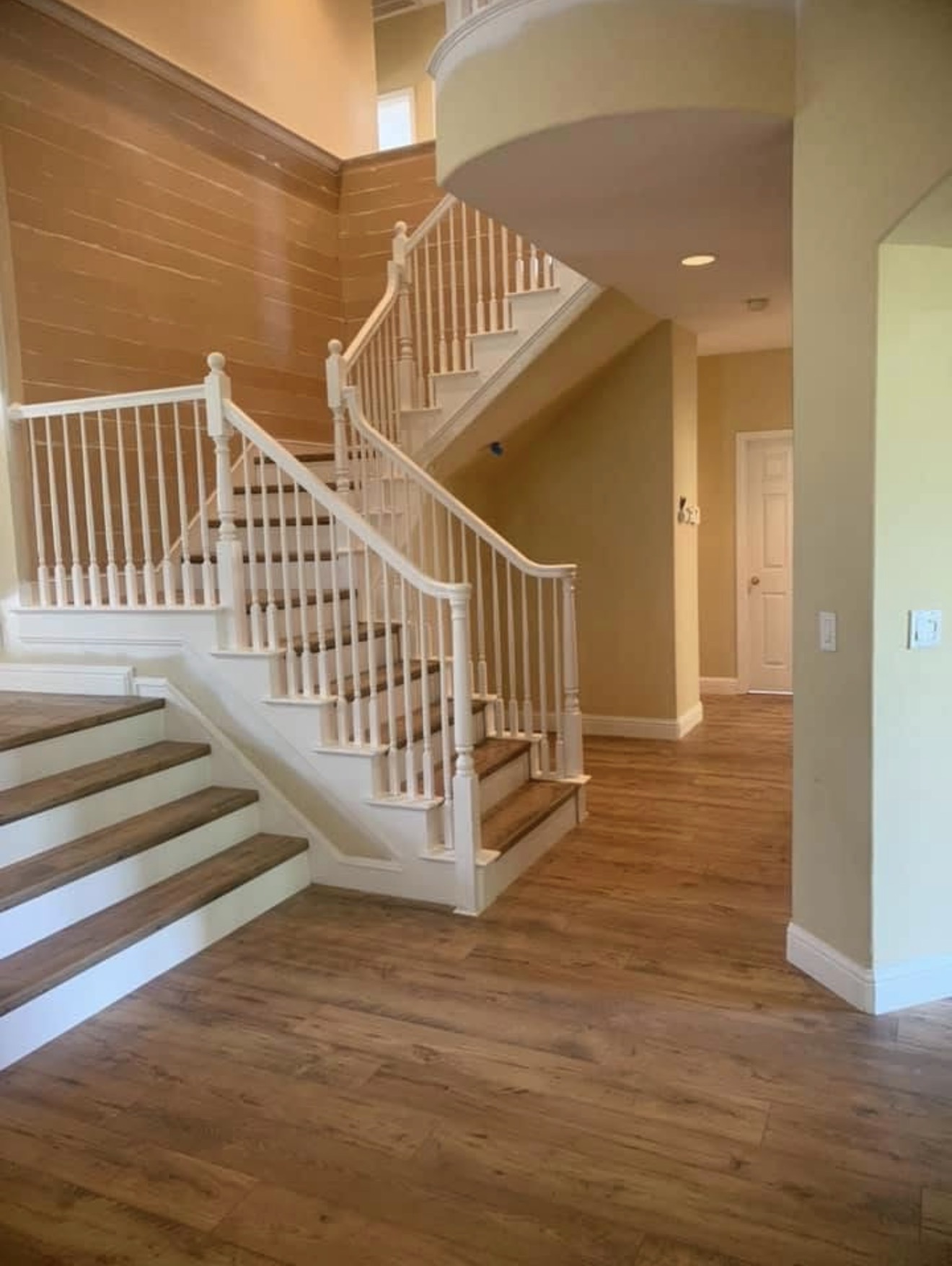 Double staircase hardwood treads